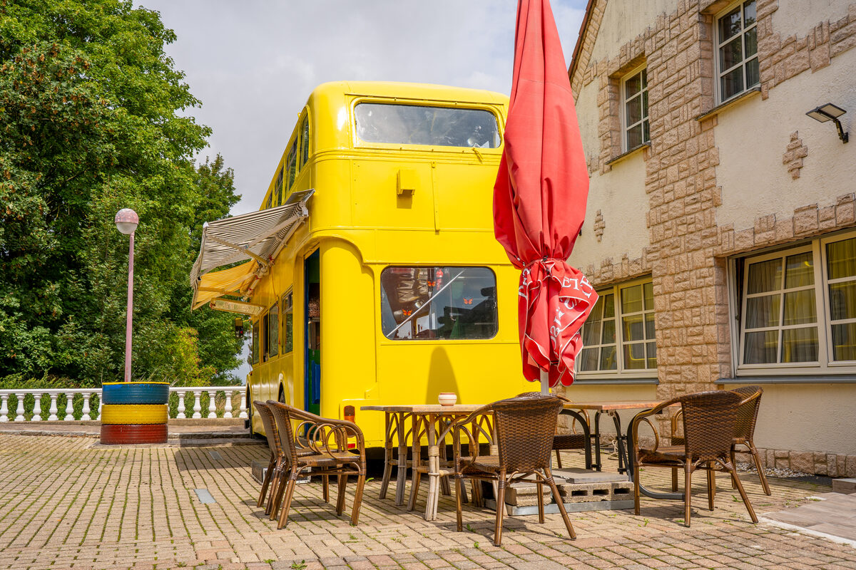 Terrasse am Doppeldecker-Bus