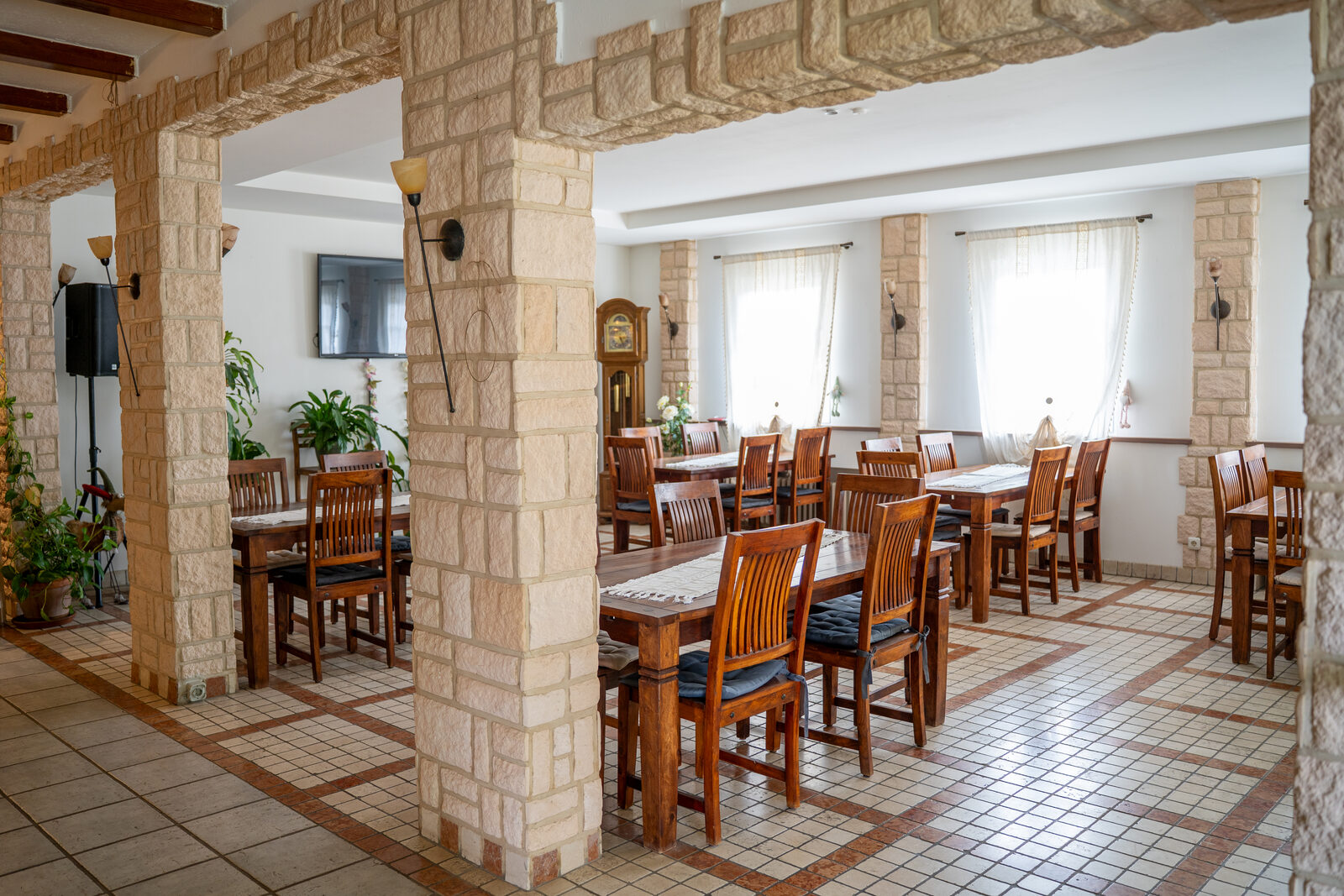 Restaurant mit Steinbögen im Eggersheimer Hof